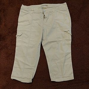 White cargo capris