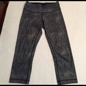 Lululemon Wunder Under Crops Size 6