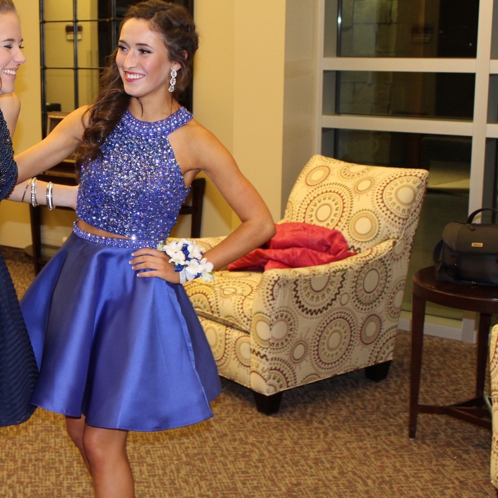 Short Two-piece Prom Dress w/ Open Back