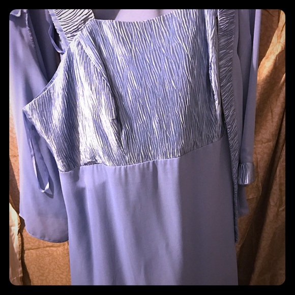 Formal dress - Picture 2 of 6