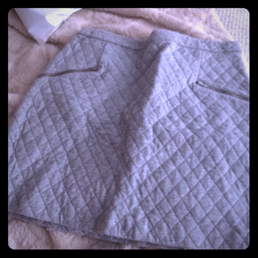 Grey quilted mini skirt