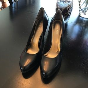 Nine West Size 9.5 Classic Black Platform Pump
