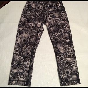 Lululemon Wunder Under Crops Size 6