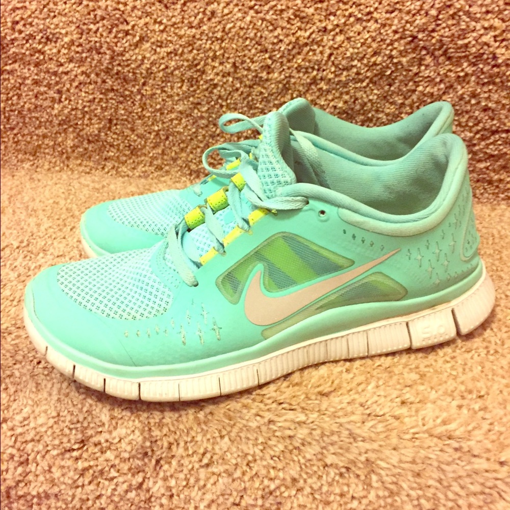 Women's Nike Running Shoes Size 7