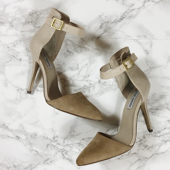 Steve Madden Shoes - ✨HP✨ Steve Madden Daalton Snakeskin Pumps