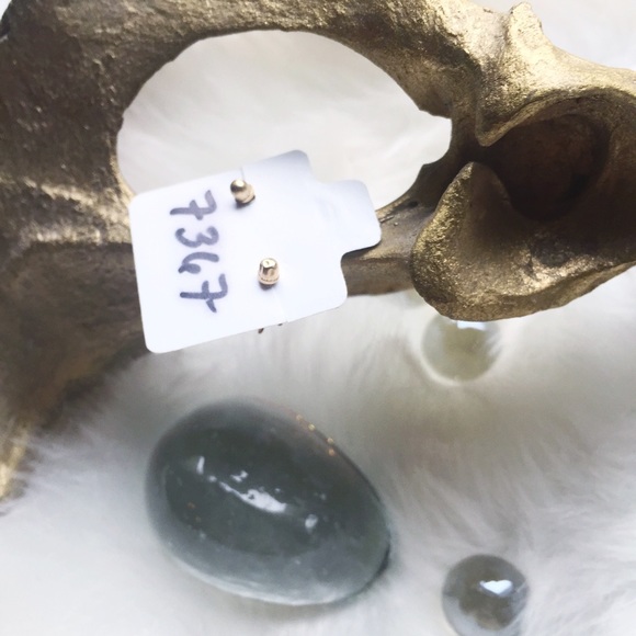 . {14K GOLD} Ladybugs + garner stud earrings - Picture 7 of 8