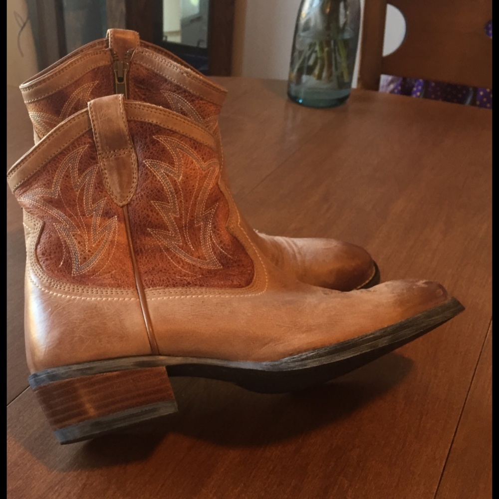 Ariat Billie Cowboy boots