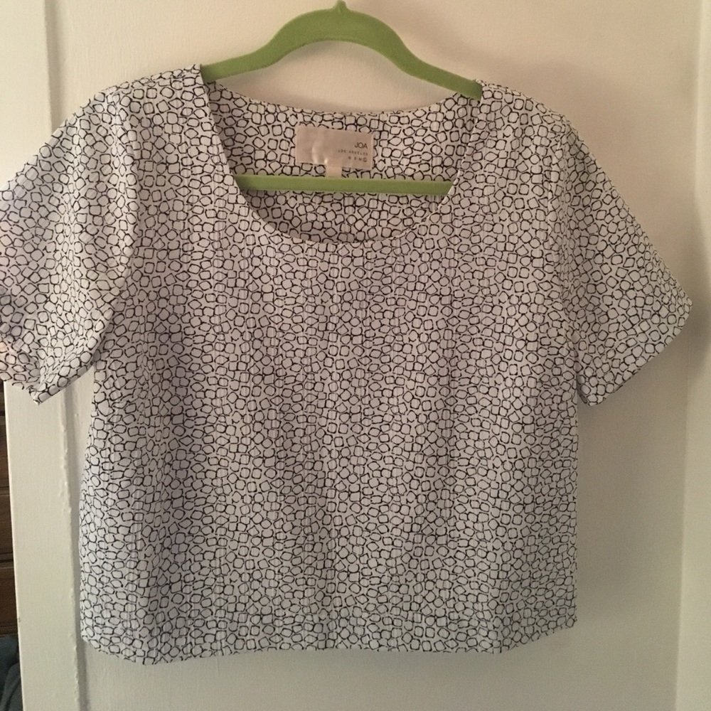 JOA crop top in ivory/navy