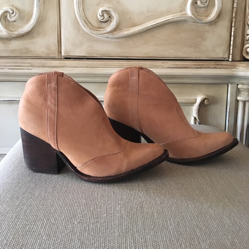 Jeffrey Campbell tan/nude booties