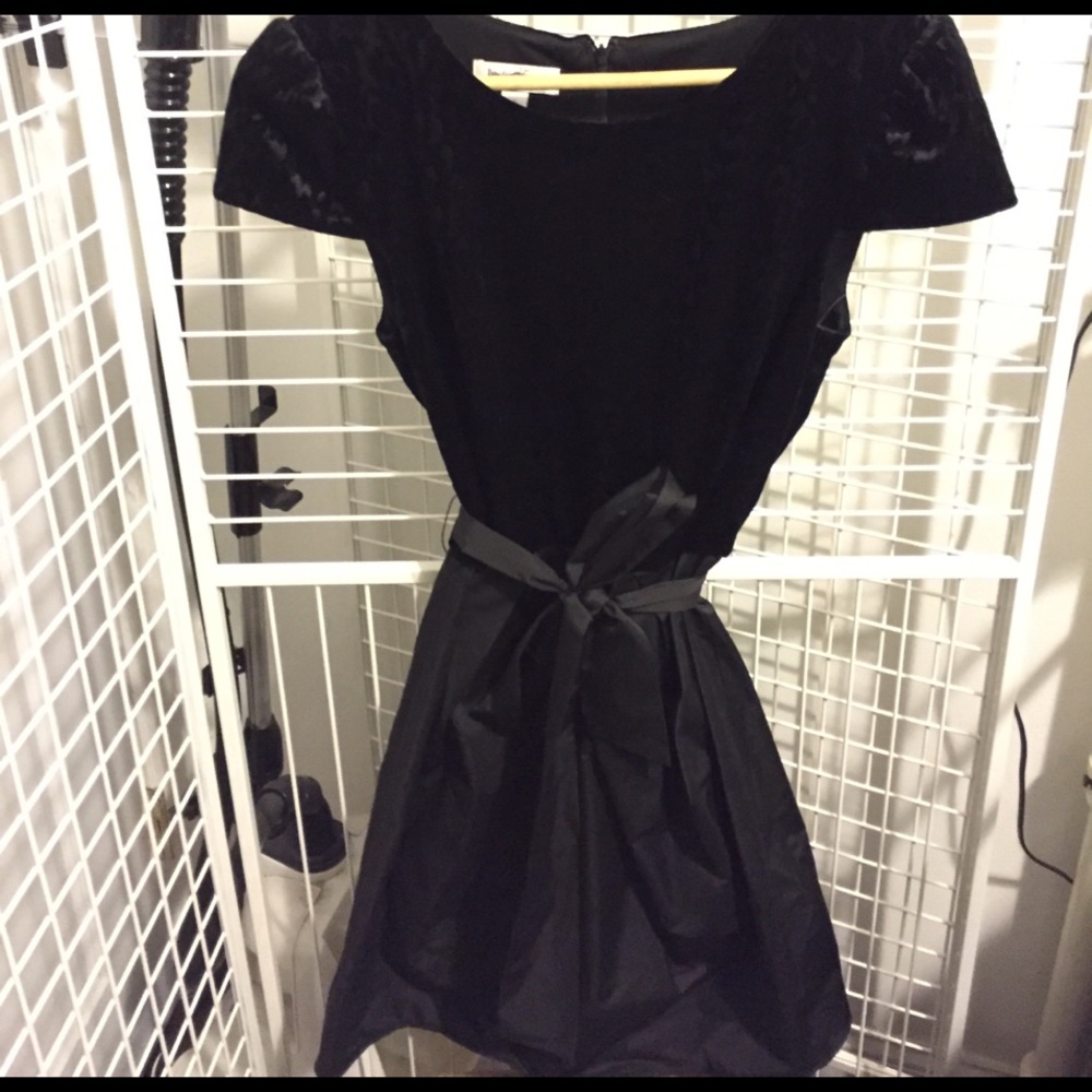 Ivy & Blu Cap Sleeve Velvet Top Dress
