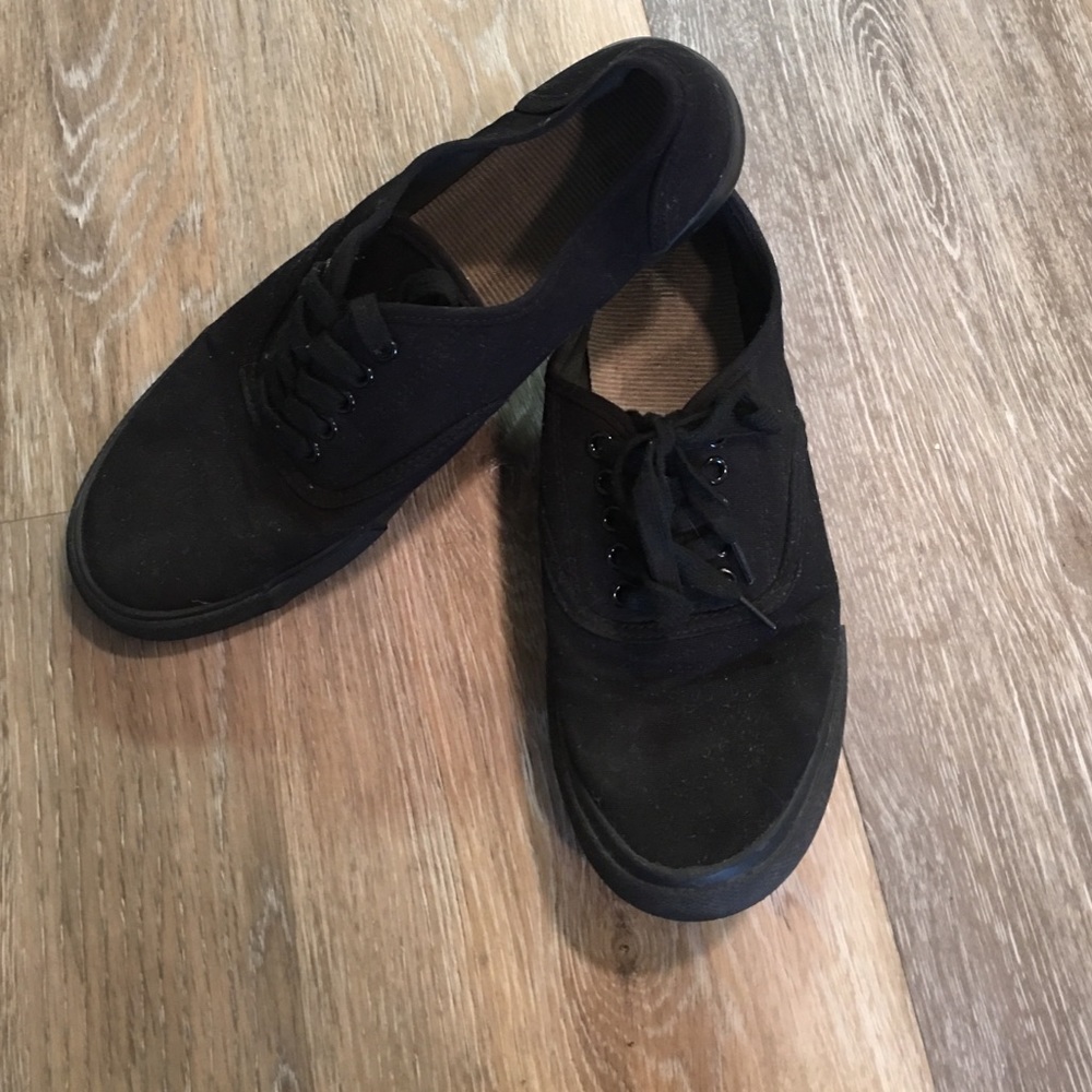 Black Vans lookalike shoes