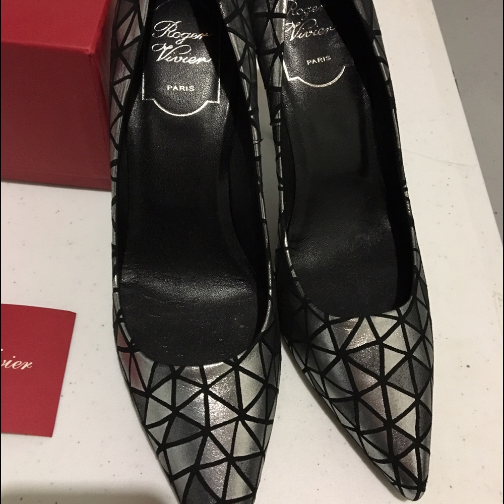 ！SOLD！Roger Viver Pointy Toe Pumps. Brand new!