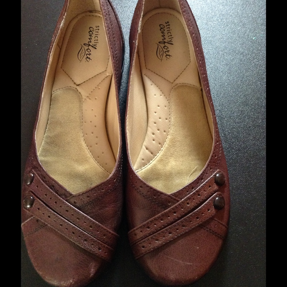 Strictly Comfort brown slip-on shoes