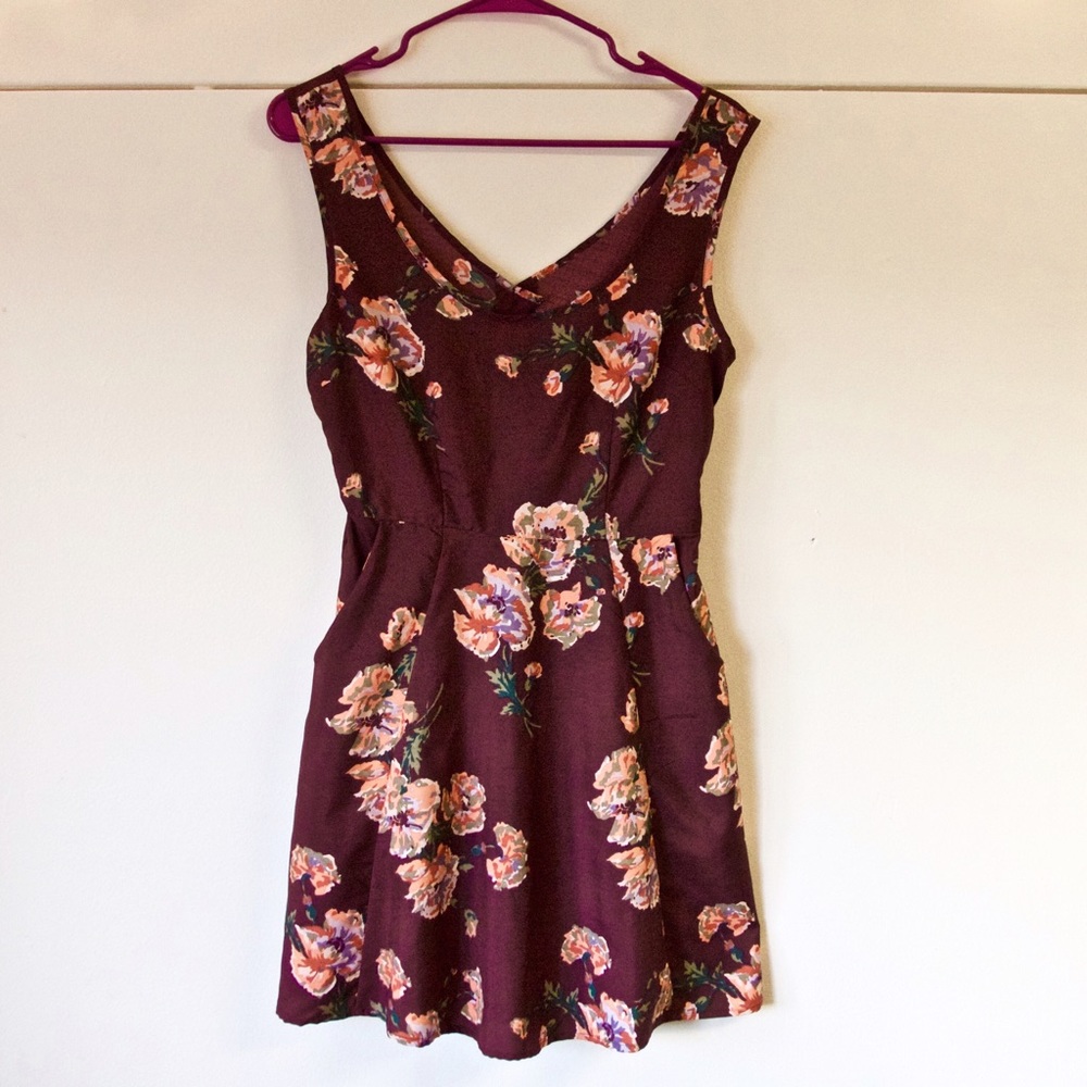 ☀️SALE☀️ Floral maroon openback dress with pockets