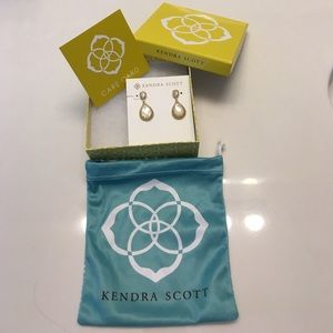 NWOT Kendra Scott Halden Earrings
