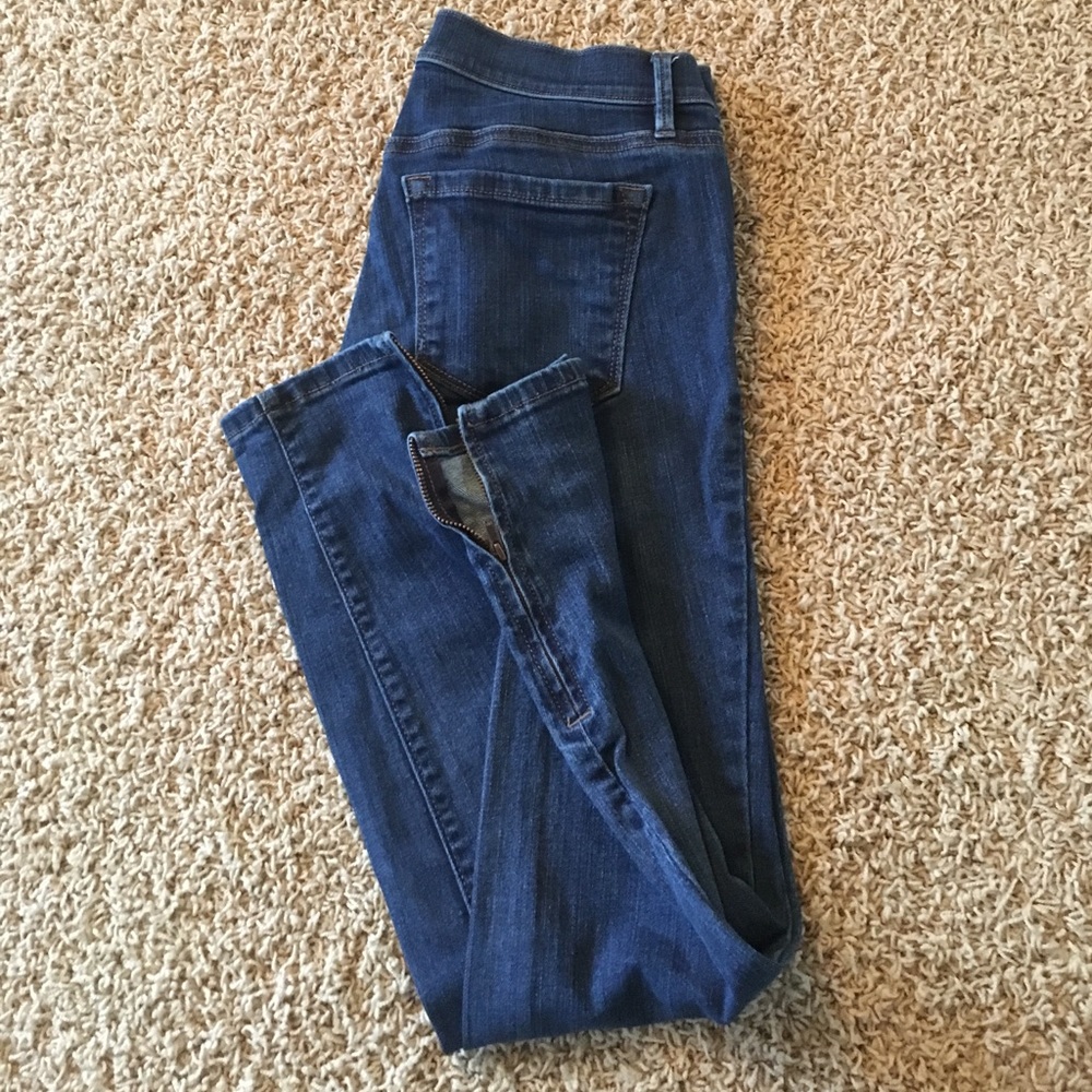 Loft jeans. No wear. Modern skinny ankle style.