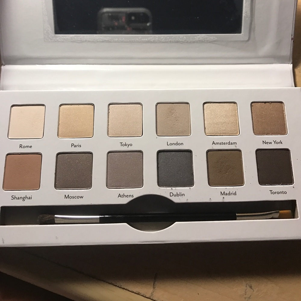 Cargo Cosmetics Around the World Eyeshadow palette