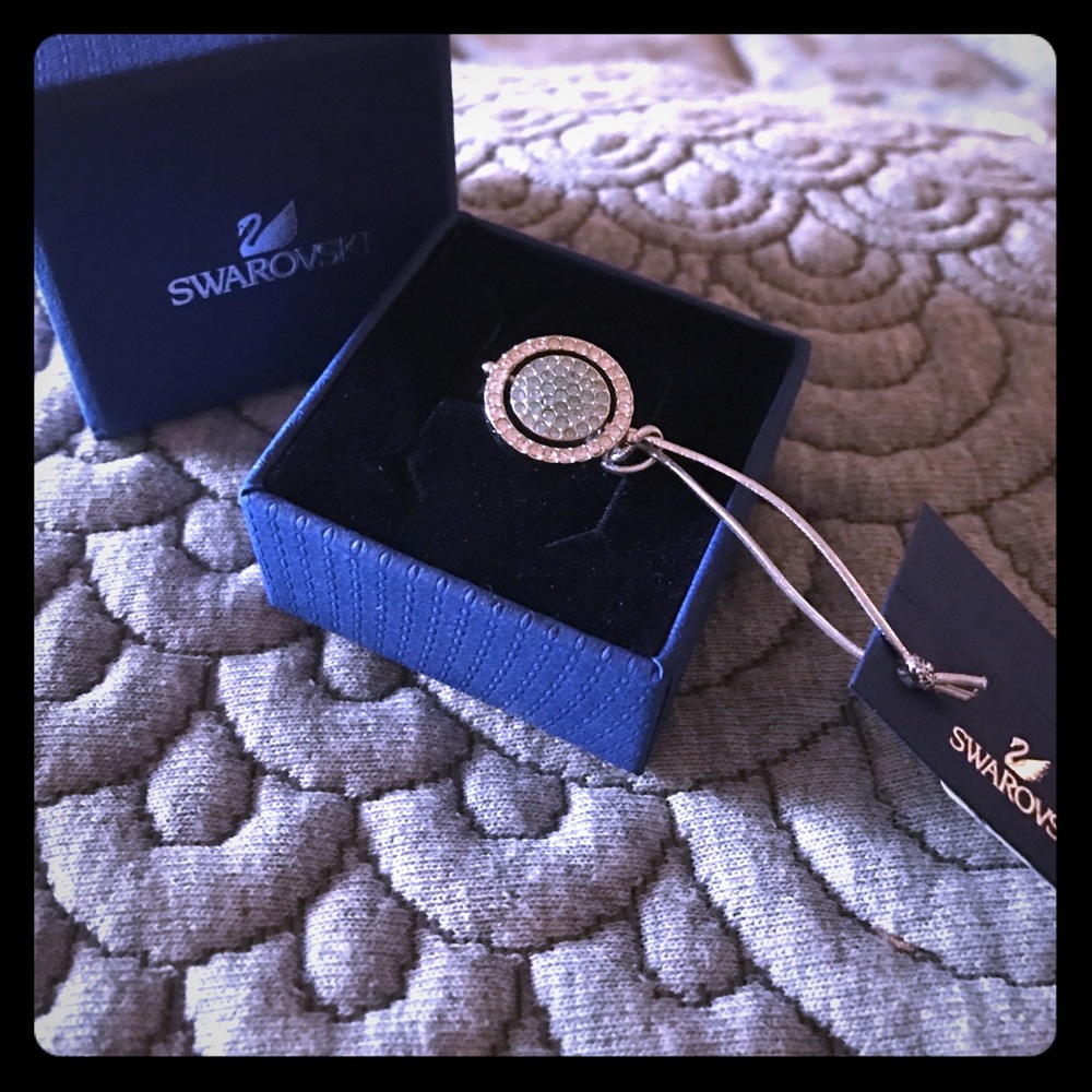 Reversible pink and blue Swarovski ring