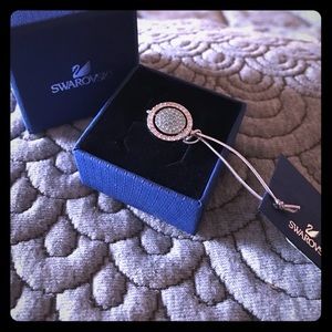 Reversible pink and blue Swarovski ring