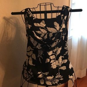 Scalloped leaf lined sleeves blouse with back