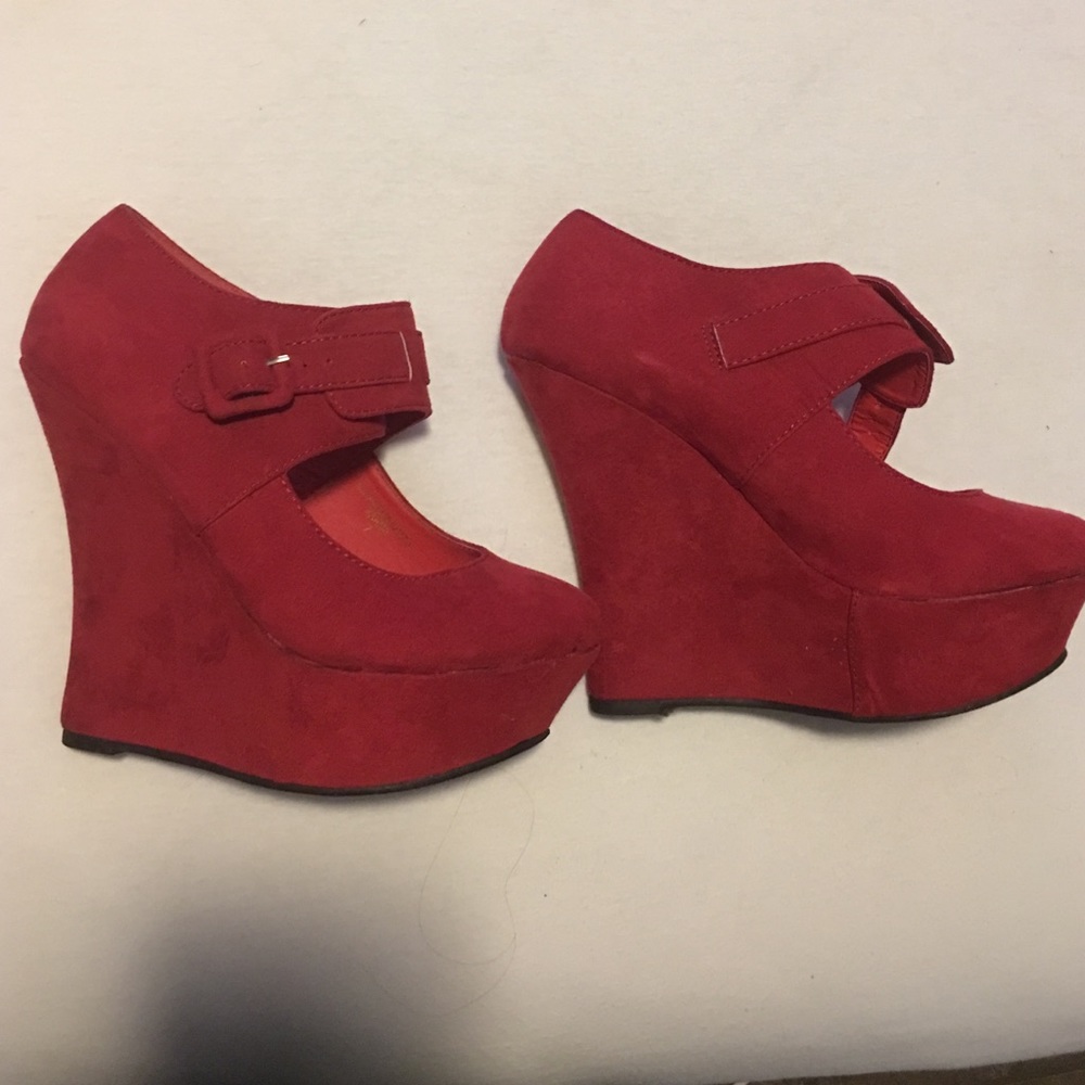 Red closed toe wedge suede boogie