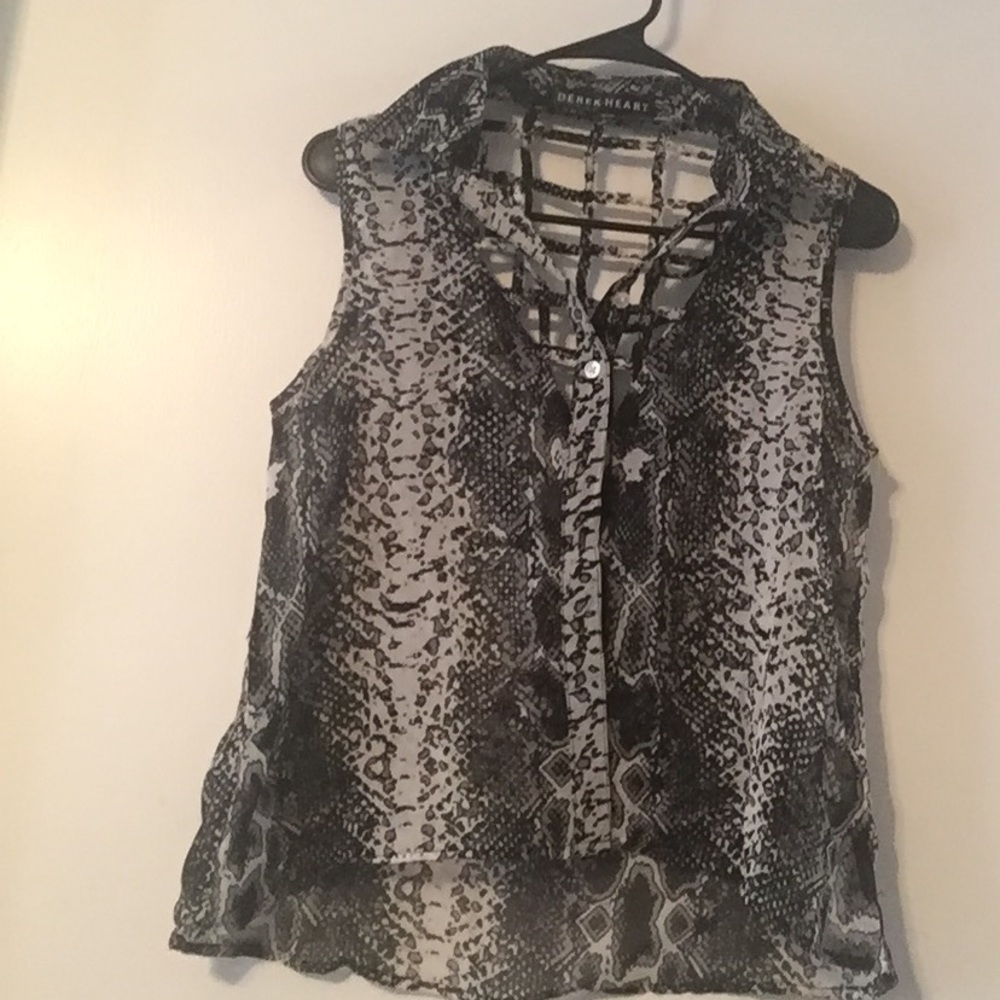🔥Sheer snakeskin print collared tank with detail