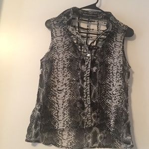 🔥Sheer snakeskin print collared tank with detail