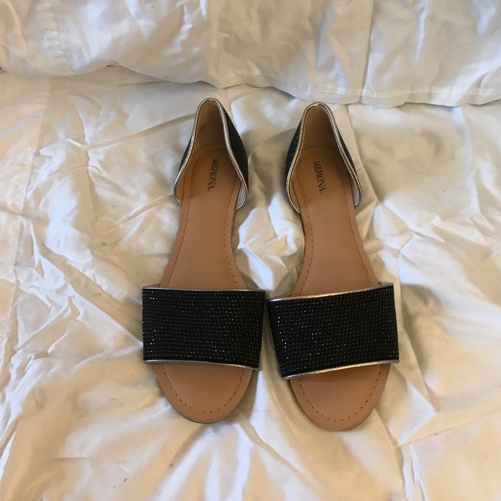 Size 8.5 Merona flats.