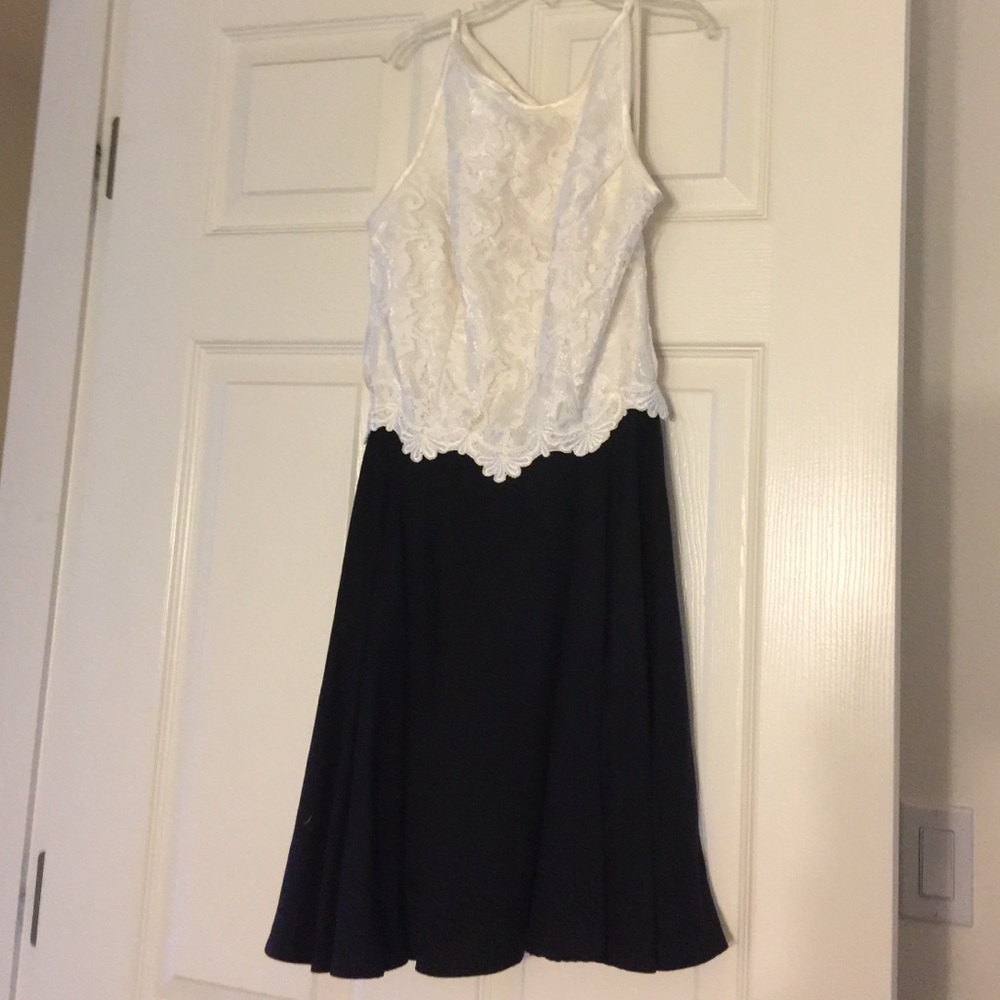 Short white/black laced Jessica McClintock dress