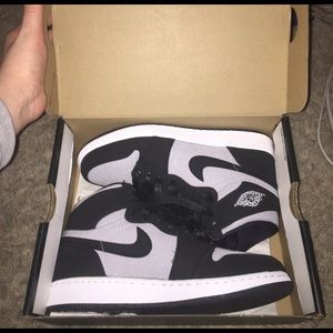 Jordan retro 1's