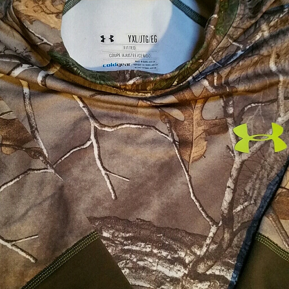 Underarmour Youth Boys long sleeve shirt