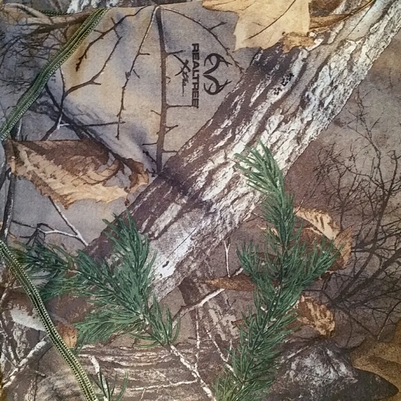 Underarmour Youth Boys long sleeve shirt - Picture 3 of 3