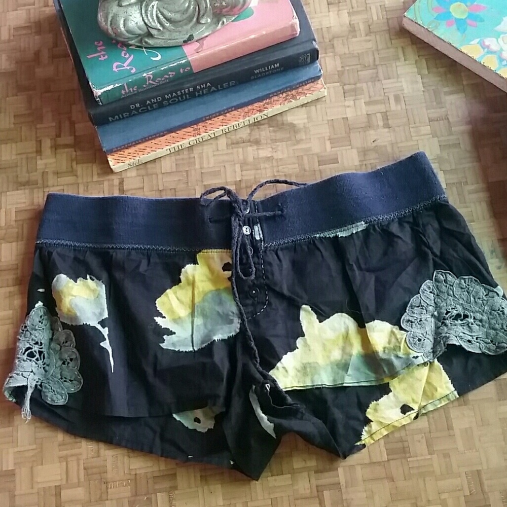 Free Peeps shorts
