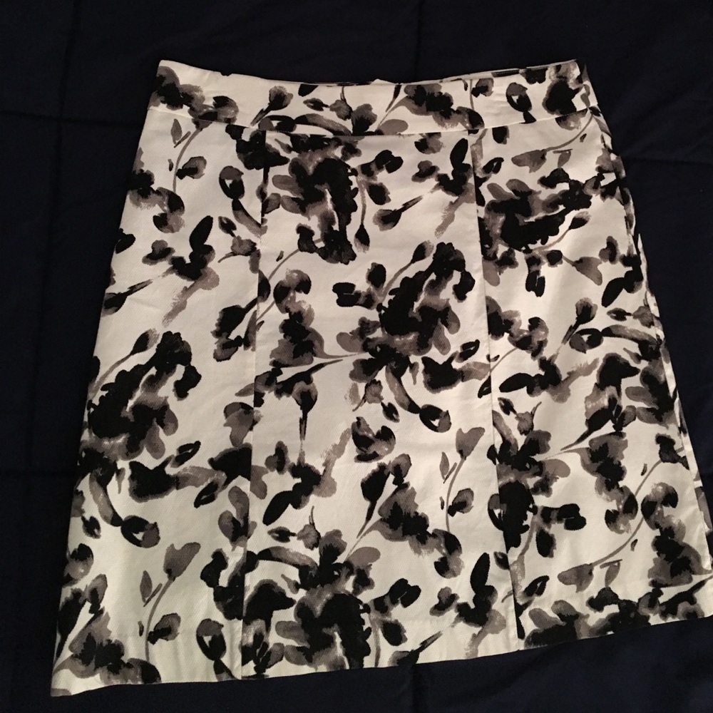 H&M black and white skirt
