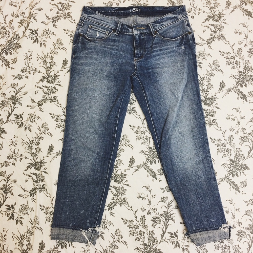 Lightly distressed boyfriend jeans - medium wash