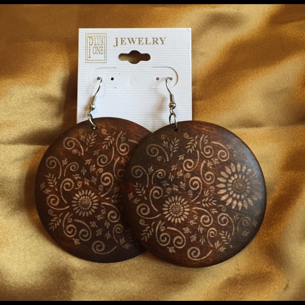 🎉 Fun Imported Painted Wood Earrings 🎊
