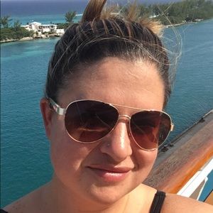 Meet your Posher, Gillian