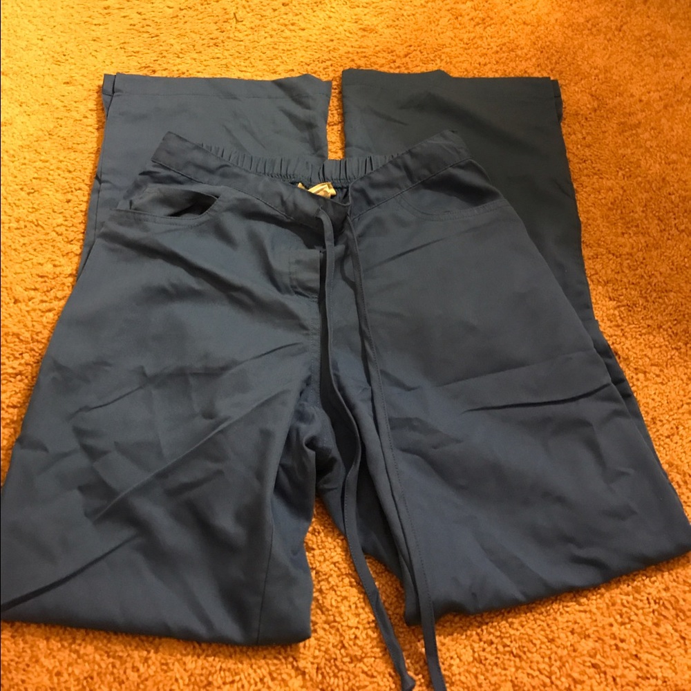 Caribbean blue size small greys anatomy scrubs
