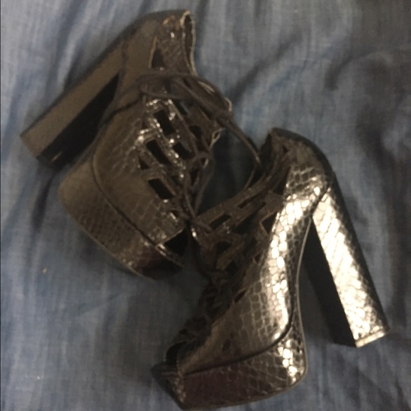 MIA Black platform snakeskin sandals with laces - Picture 2 of 4