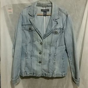 Baccini jean jacket. Size large. Good condition.