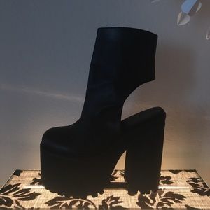 Unif Platform black leather boots