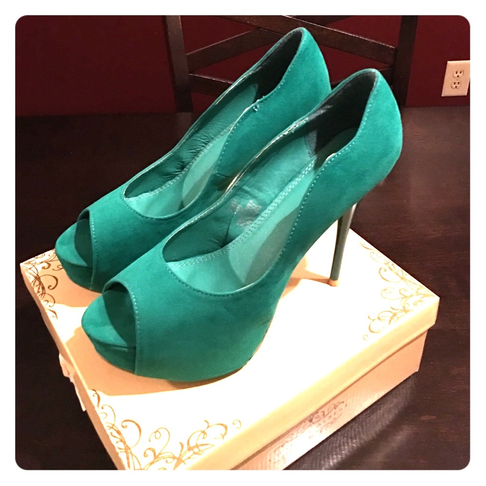 Turquoise Peep Toe Heels!!!