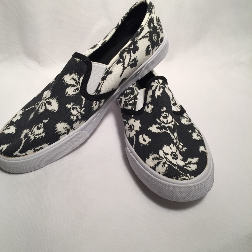NWOT Floral canvas shoes