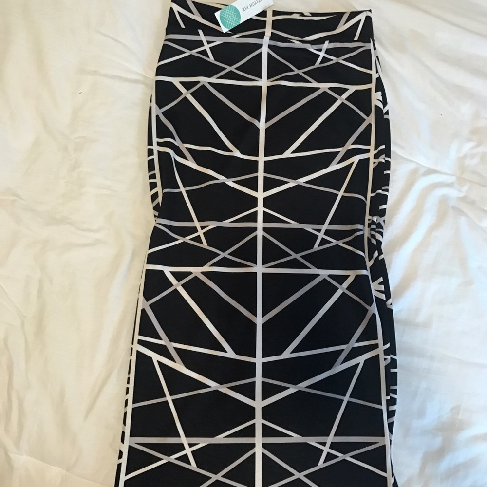 Black and white pencil skirt