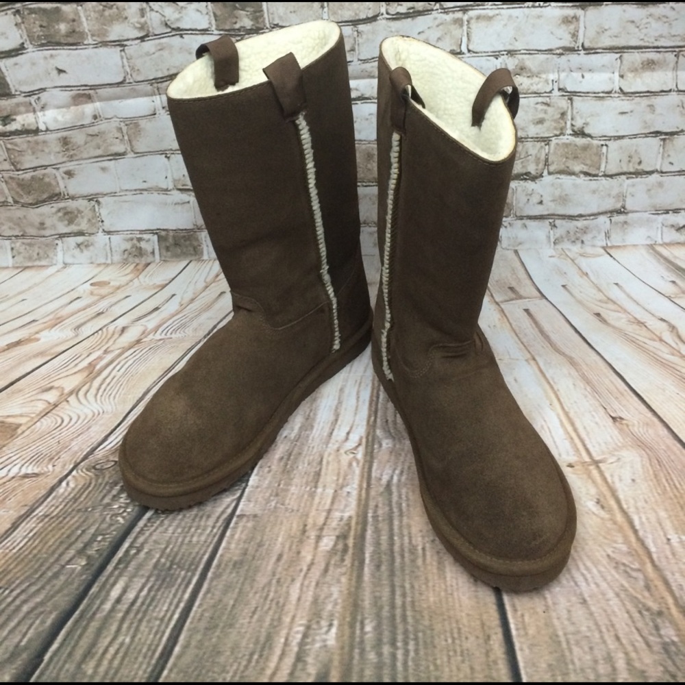 UGG style American eagle outfitter boots.