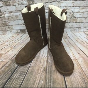 UGG style American eagle outfitter boots.