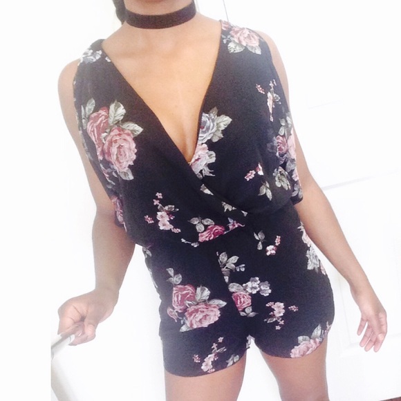 🌸Floral Romper🌸 - Picture 2 of 4