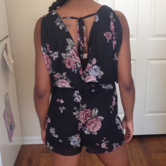 🌸Floral Romper🌸 - Picture 3 of 4