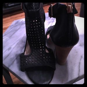 Vince Camuto brand new sandals (wore once)