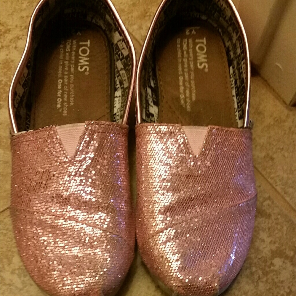 SOLD Tom's girl sparkling pink shoes